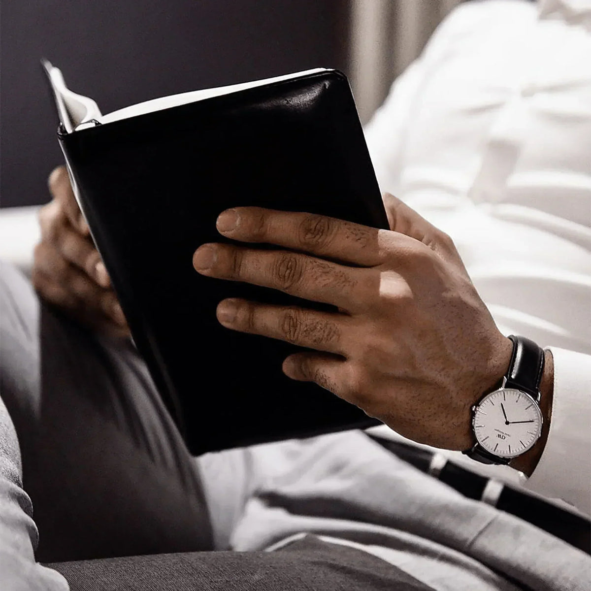 On Which Wrist Should a Man Wear His Watch?