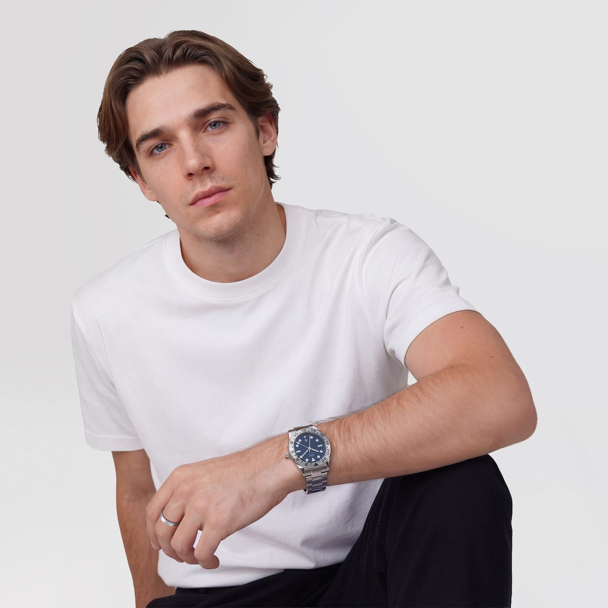 Đồng hồ Iconic GMT Link Brushed Bezel - Bạc 